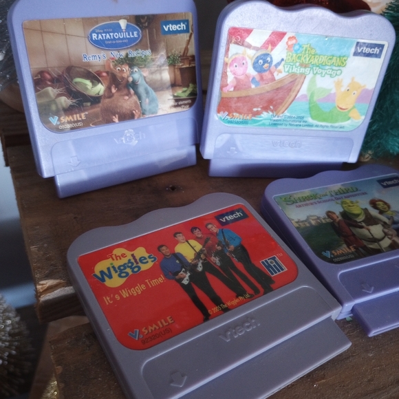 VTech v smile video game lot of 4 ratatouille backyardigans wiggles Shrek  gift - Picture 4 of 6